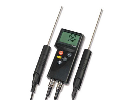 Handmessgerät mit USB-Schnittstelle: Dieses Modell verfügt über eine praktische USB-Schnittstelle. Zudem verfügt das präzise Messgerät über einen Spritzwasserschutz.  